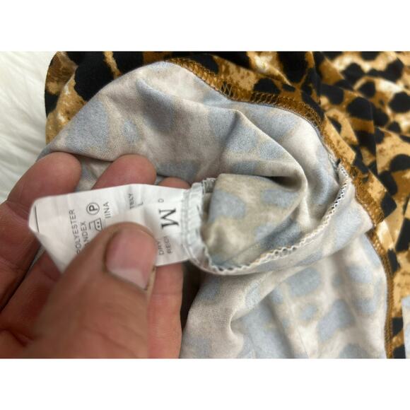 Women's Medium Leopard Print V Neck Top Worn Once Blouse Shirt Stretch - Picture 3 of 3